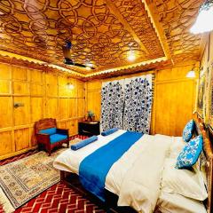 New Zealand Group Of Houseboats