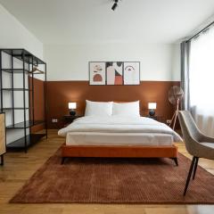 Spacious studio in prime location with queen bed