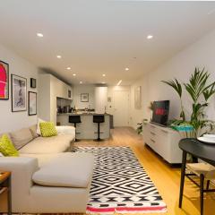 Elegant 2BD Flat Near Old Street, London