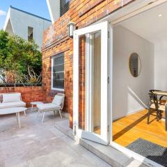 'Coogee Cabanita' Charming Coastal Comfort