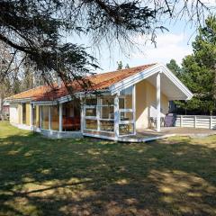Cozy And Well-Appointed Summer House Close To A Great Bathing Beach
