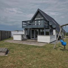 Nice Home In Ebeltoft With 4 Bedrooms, Sauna And Wifi