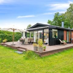 Cozy Holiday Home Close To A Good Bathing Beach
