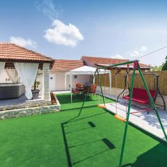 Two-Bedroom Holiday Home In Sukosan