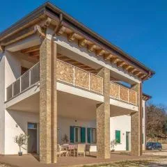 Awesome Apartment In Valnogaredo Pd