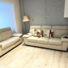 4 Bed House-Garden-Parking-15 min Elizabeth Line