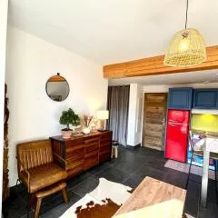 Superb Cosy Apartment With Balcony