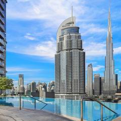 Skyline Views 2BR Near Burj Khalifa & Dubai Mall with Pool Access