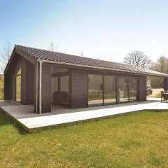 Three-Bedroom Holiday Home In Glesborg