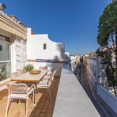 Pasaje Mallol Penthouse by Valcambre