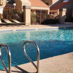 Cozy condo near MCC with pool, BBQ, covered parking