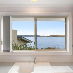 Seaside Serenity: Panoramic Waterfront Retreat