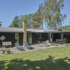 Nice Home In Ebeltoft With 3 Bedrooms, Sauna And Internet