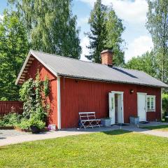 2 Bedroom Cozy Apartment In Järle