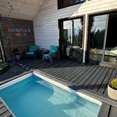 Карпатське Hygge котедж для двох з чаном-джакузі у горах