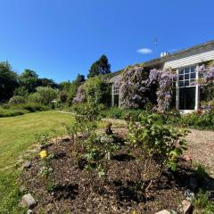 Parteen A Lax, River House & Gardens