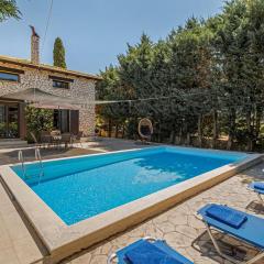 Villa Acqua, a luxury villa with private pool, 10 mins drive from the beach