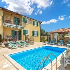 2 Bedroom Stunning Apartment In Fondole