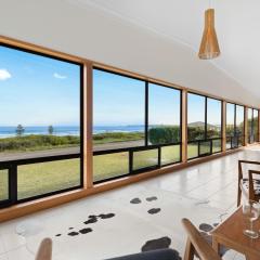 Ocean Oasis - Panoramic Sea Views - BYO Linen