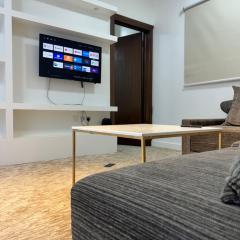 شقة مريحه بغرفتي نوم وصاله ومطبخ