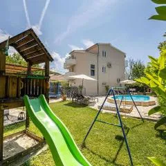 Holiday Home Zrnovnica 06