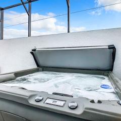 Spacious 3BR plus Den with Hot Tub, Near Disney
