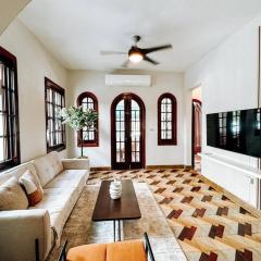 Colonial Style house for 8 Walk to Condado Beach