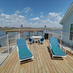 Canal Views & Pool Minutes to Beach Fishing Pier