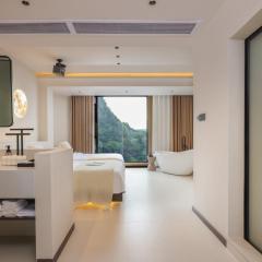 THAT MAY Hotel-Private Travel Guide & Cultural Exchange by Li River and Rock Climbing