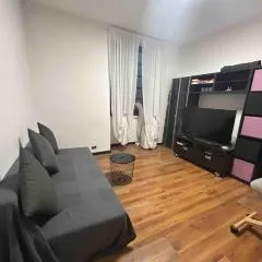 Historic central Apt! 2 steps from the old port