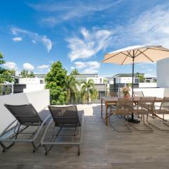 Laguna pool house