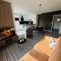 Lascano Parking GRATUIT proche Gare Aéroport Eurexpo GROUPAMA STADIUM