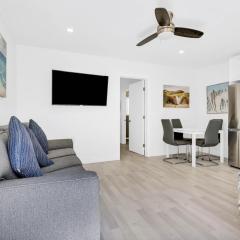 ULTRA Modern Apartment by the Beach