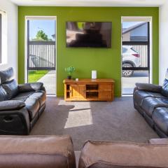 Large Family Home Near The Landing