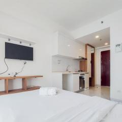 Comfortable and Homey Studio Apartment at Sky House Alam Sutera By Travelio