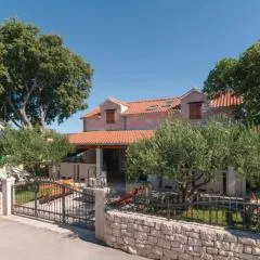 Peaceful Island Haven with Pool, BBQ & Games Area