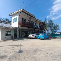 OYO 90799 Sharhan Residence