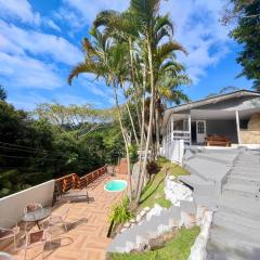 Gray House - Com piscina pertinho do mar!