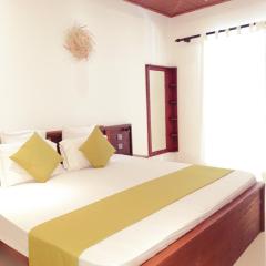 Tropical Family Villa with AC O1 Bedroom 05 Min Walk to Hikkaduwa Beach!