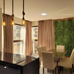 Apê 2 suítes, piscina aquecida condomínio, alto padrão, 1 quadra mar, familiar