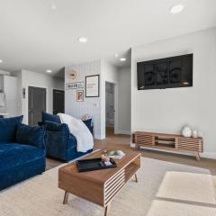 Trails End Here, Pool, King Beds, Gym, Lux Apt