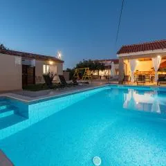 Three-Bedroom Holiday Home In Galovac
