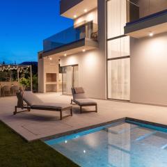 Villa Veluri with 4 bedrooms and heated pool