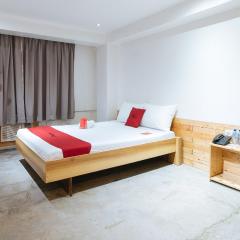 RedDoorz Plus at Boni Avenue Mandaluyong