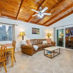 Mimi's & Nana's Beach House Beautiful bungalow with ocean views, fast WiFi, gas grill, and sunroom