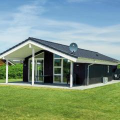 Three-Bedroom Holiday Home In Tarm