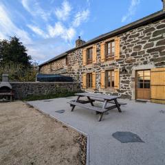 Gîte familial en Haute-Loire avec terrain clos, à proximité de l'Ardèche et des stations de ski - FR-1-582-236