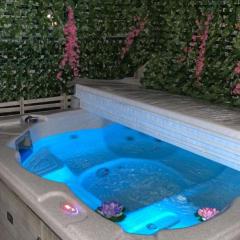 Pet friendly house with hot tub