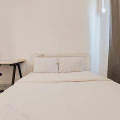 Simple and Cozy Stay Studio Sky House Alam Sutera Apartment By Travelio