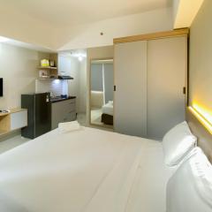 Homey and Well Furnished Studio Gateway Park LRT City Jatibening Apartment By Travelio